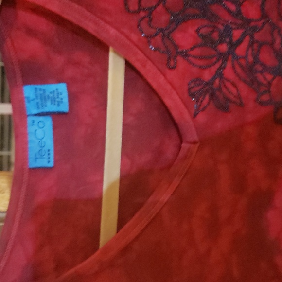 3 for $30 TeeCo Red Top L - Picture 3 of 3